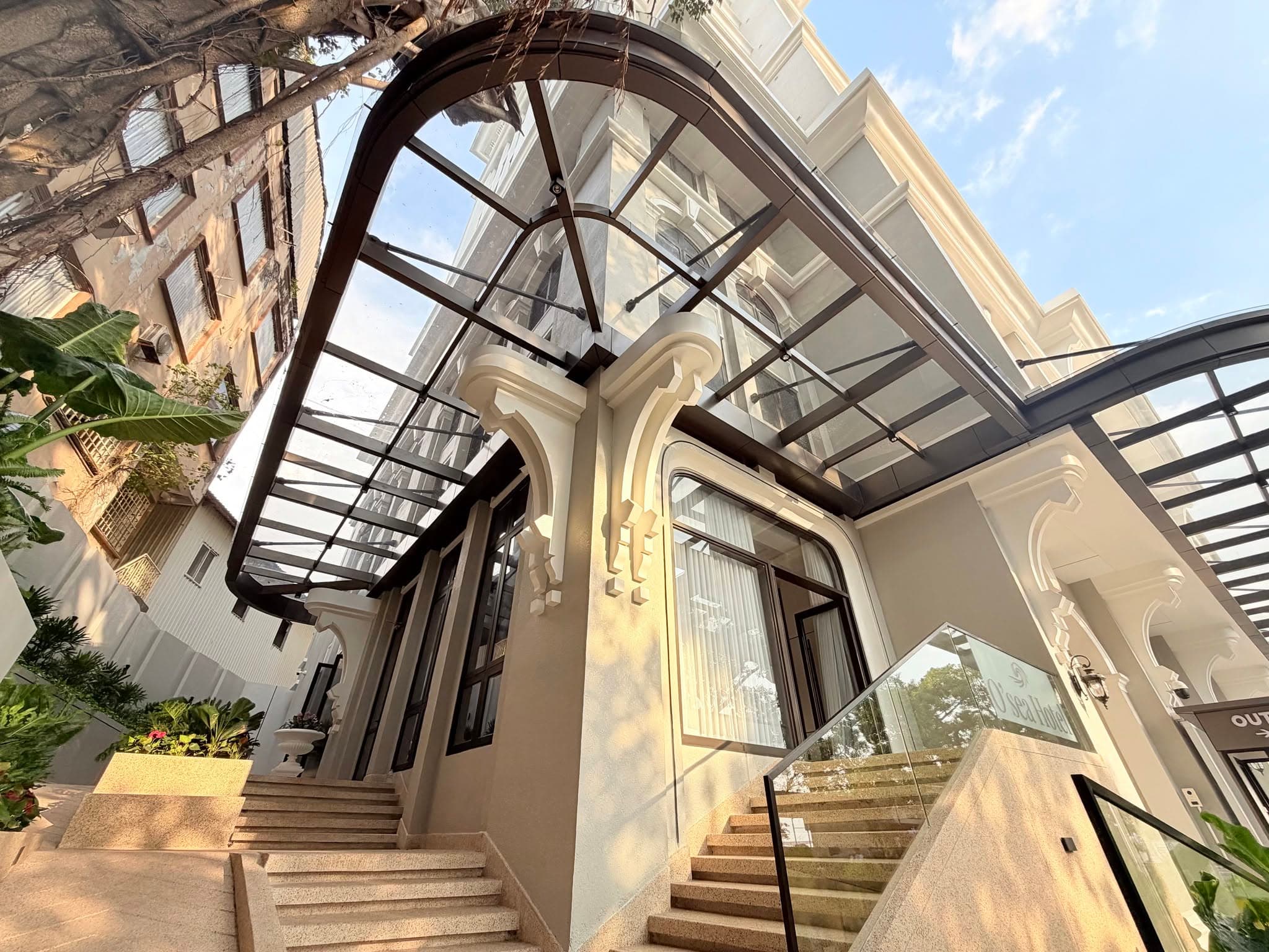 Hotel entrance canopy
