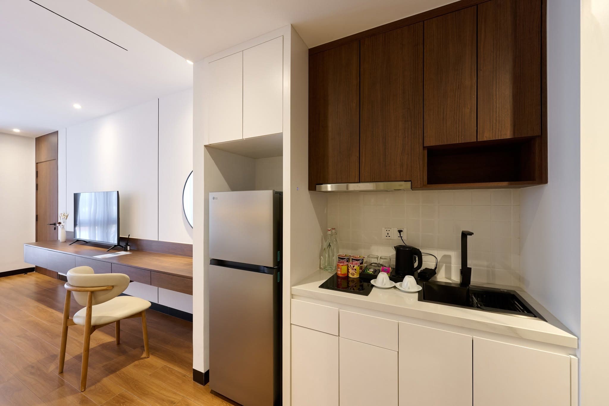 Kitchenette and dining area