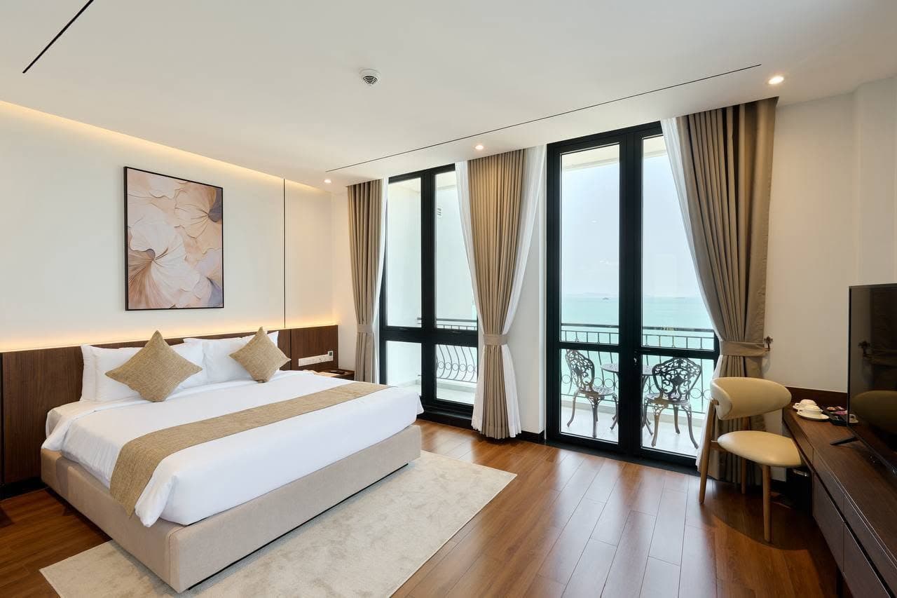 Osea double bedroom with large balcony windows